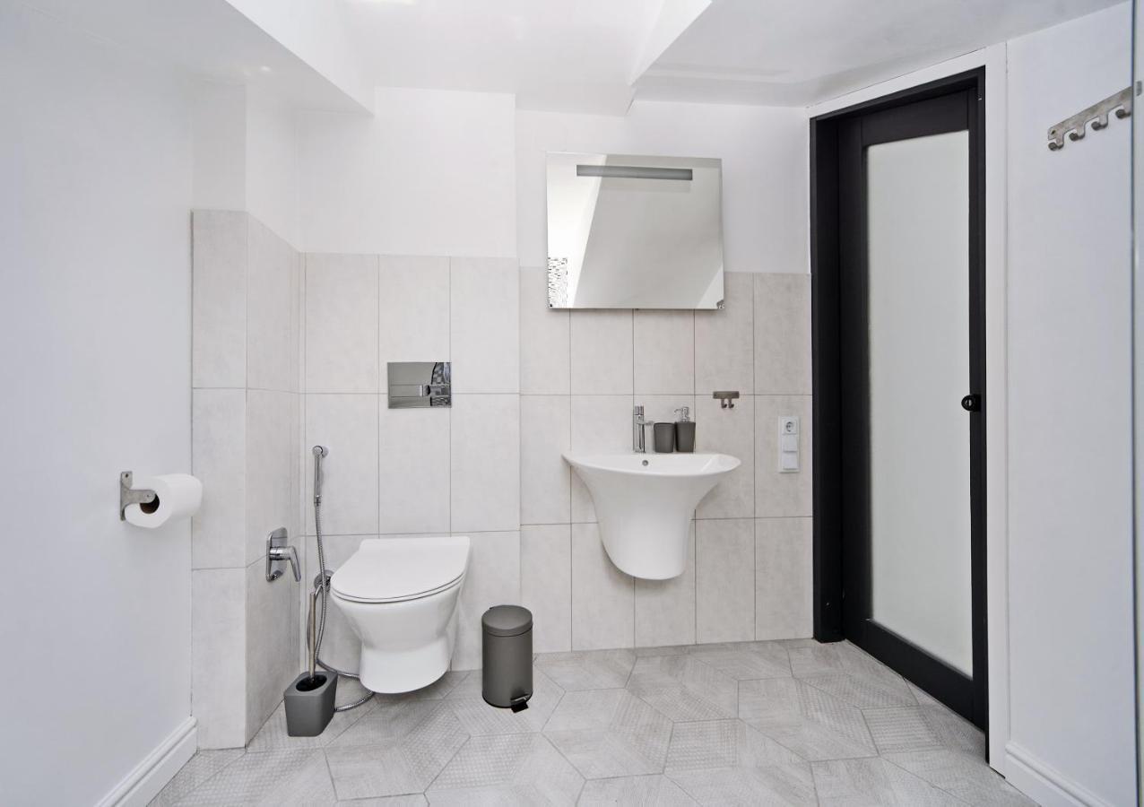 White Door Apartments Mansard Heart Of Odessa 2 Exterior photo